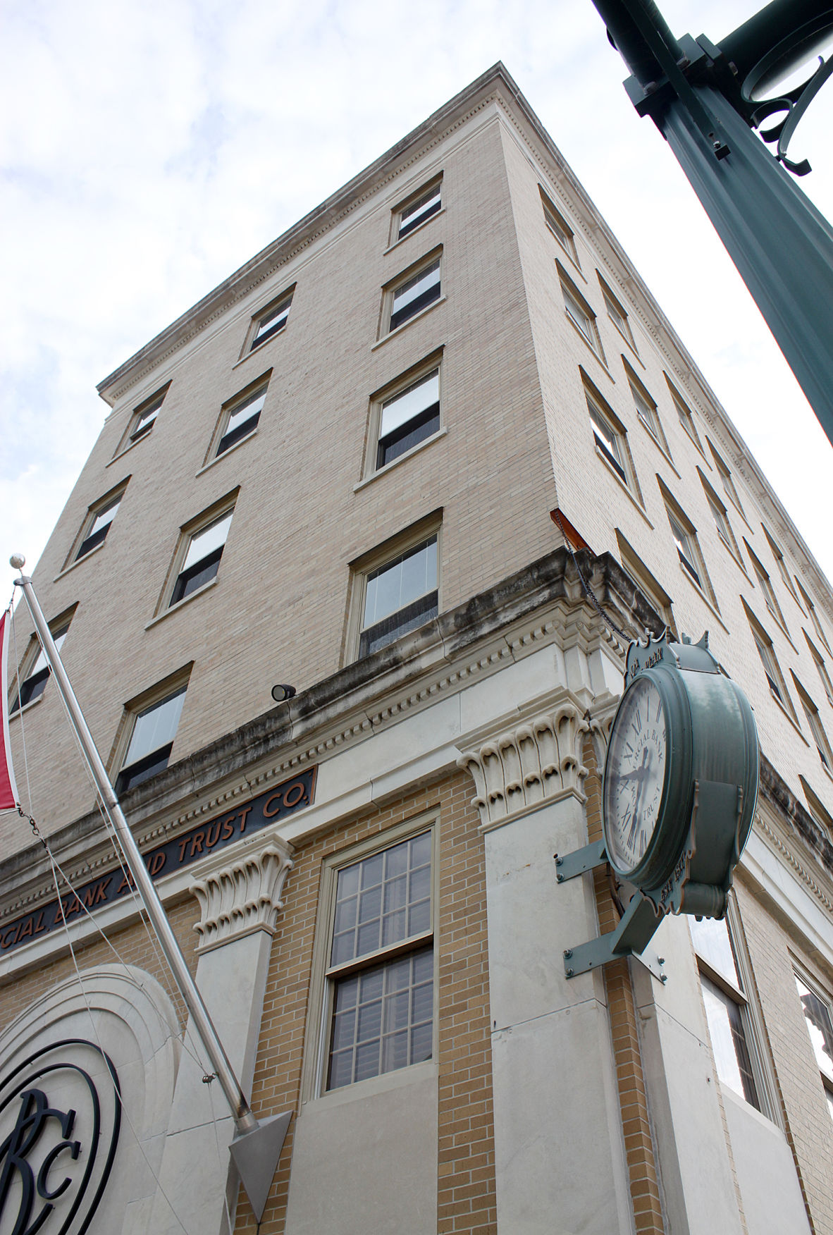 8-16-18 BUS Commercial Bank bldg today 1-PIC 4C.jpg